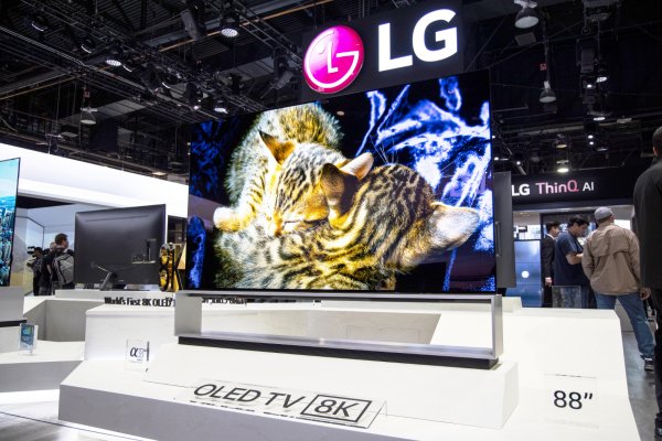 Az LG dobja piacra a világ első 8K OLED televízióját