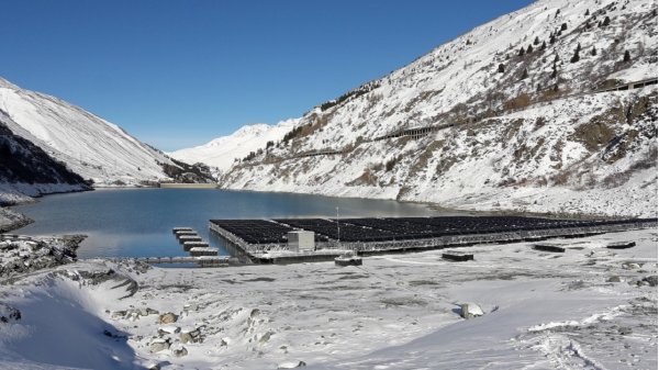 Az ABB megoldásaira épül az innovatív, vízfelszínre telepített naperőmű Svájcban