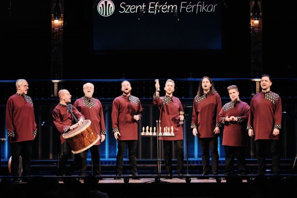 Abeer Nehme a Szent Efrém Férfikarral ad ortodox Karácsonyi koncertet