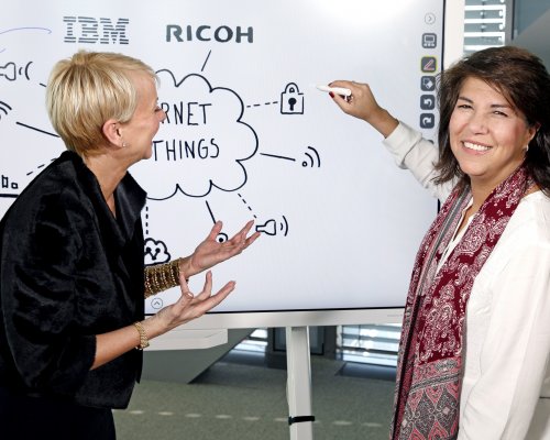 Az IBM és a Ricoh átalakítja a tárgyalói kultúrát a Watson technológiájú interaktív táblákkal