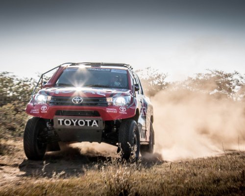 A Toyota Hilux meghódította a Kalahári sivatagot